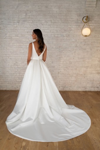 Stella York 7755-SP23-SY #1 (IV-PL) Ivory Gown w Porcelain Tulle Side Plunge thumbnail