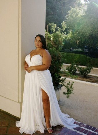 Essense of Australia D3636-EOA #0 default (IV-PL) Ivory Gown w Porcelain Tulle Plunge thumbnail